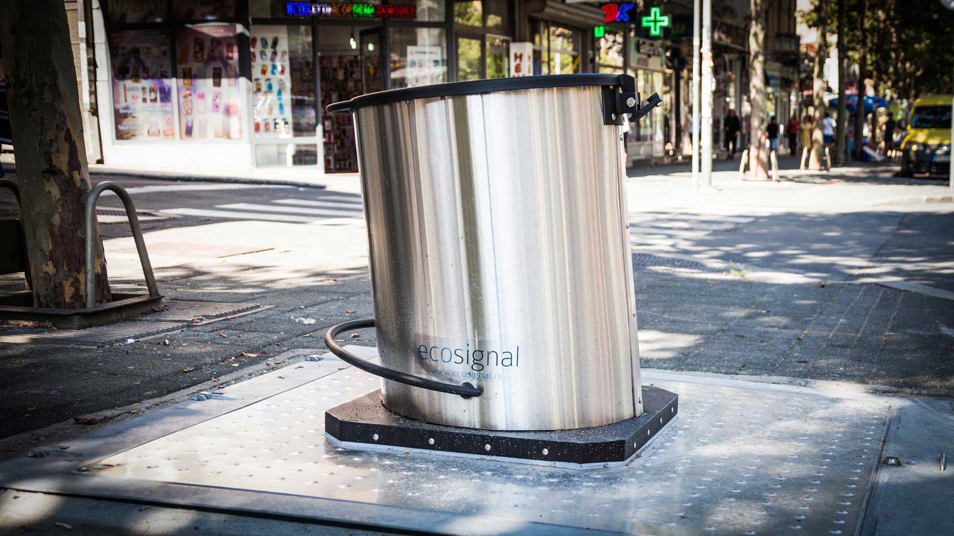 Inox nadzemna kanta - Eco signal® Inox nadzemna kanta u gradskom okruženju